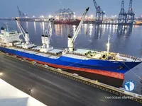 Хладилен кораб за продажба
