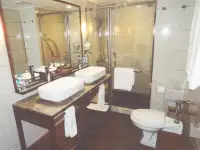 Круизен кораб за продажба