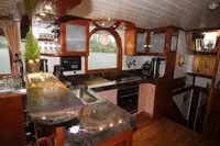 Круизен кораб за продажба