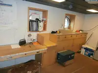 Контейнеровоз за продажба