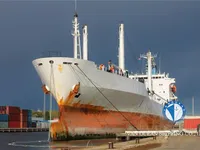 Хладилен кораб за продажба