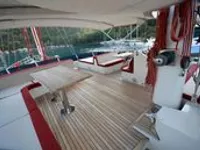 Яхта за продажба