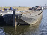 Баржа за продажба