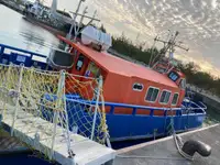 Кораб за превоз на екипаж за продажба