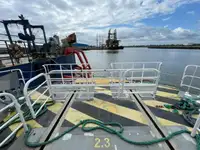 Контейнеровоз за продажба