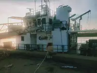 Десантен кораб, танкер за продажба