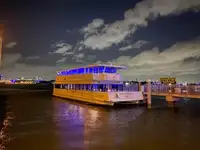 Пътнически кораб за продан
