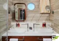 Круизен кораб за продажба