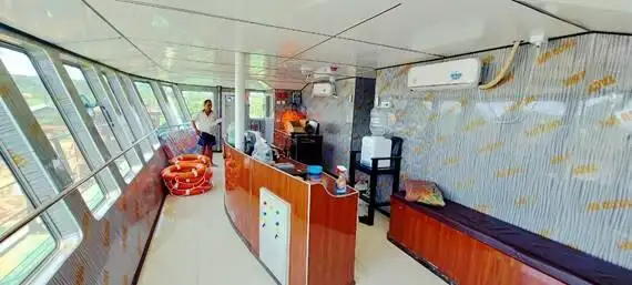 Десантен кораб, танкер за продажба