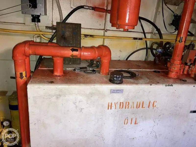 Десантен кораб, танкер за продажба