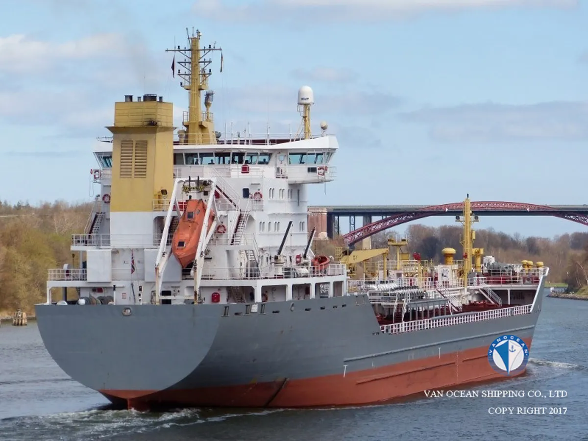 Танкер за нефт/химикали за продажба