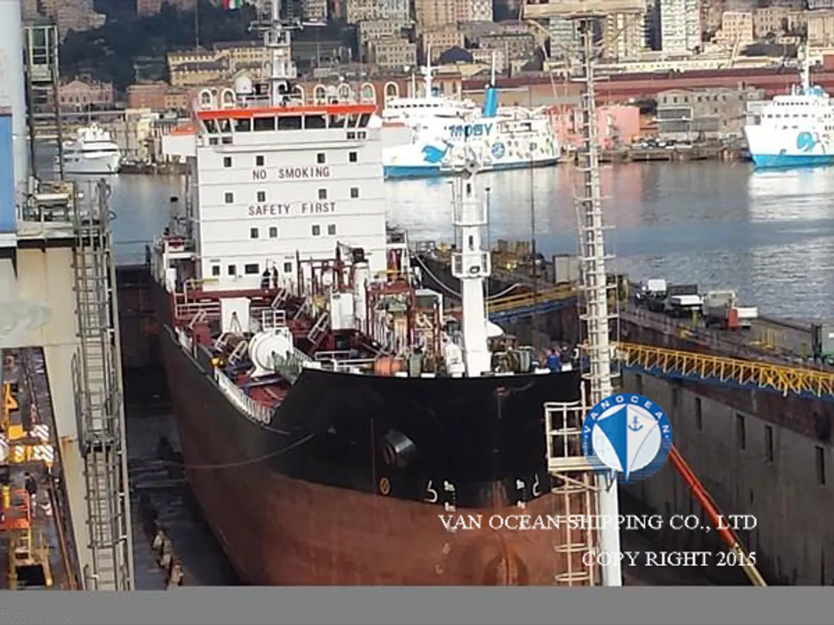 Танкер за нефт/химикали за продажба