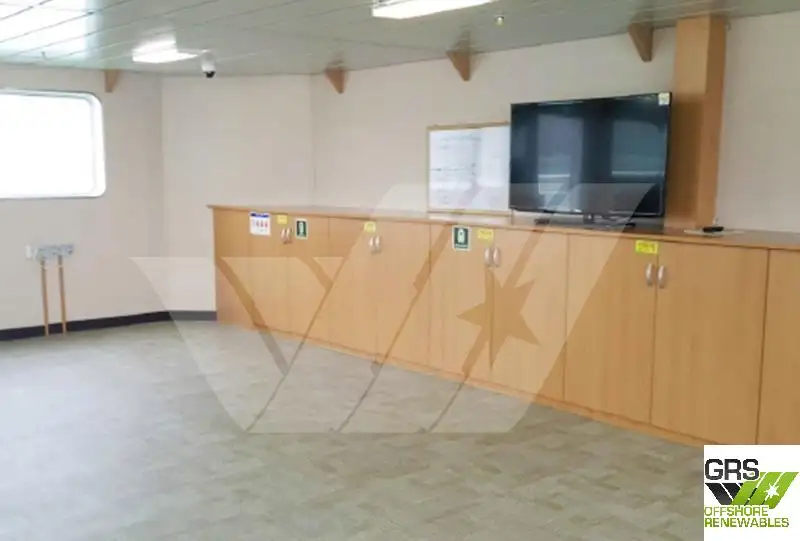 Десантен кораб, танкер за продажба