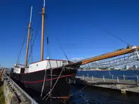 Кораб за ресторант за продан