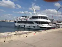 Круизен кораб за продажба