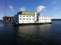 Floating hotel за продан