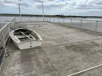 Плаващ хотел за продажба