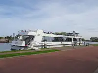 Круизен кораб за продажба