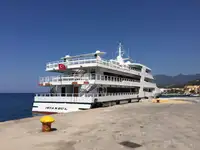 Круизен кораб за продажба