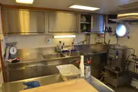 Контейнеровоз за продажба