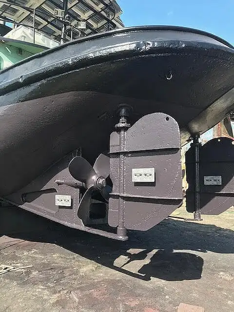 Буксир за продажба
