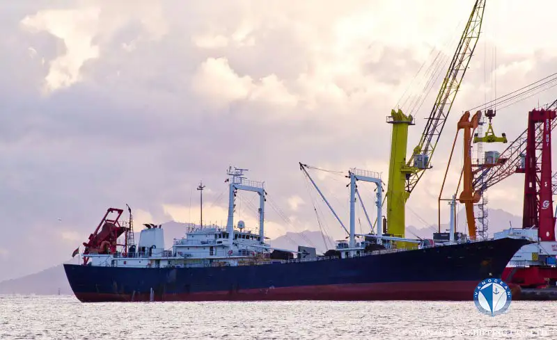 Хладилен кораб за продан