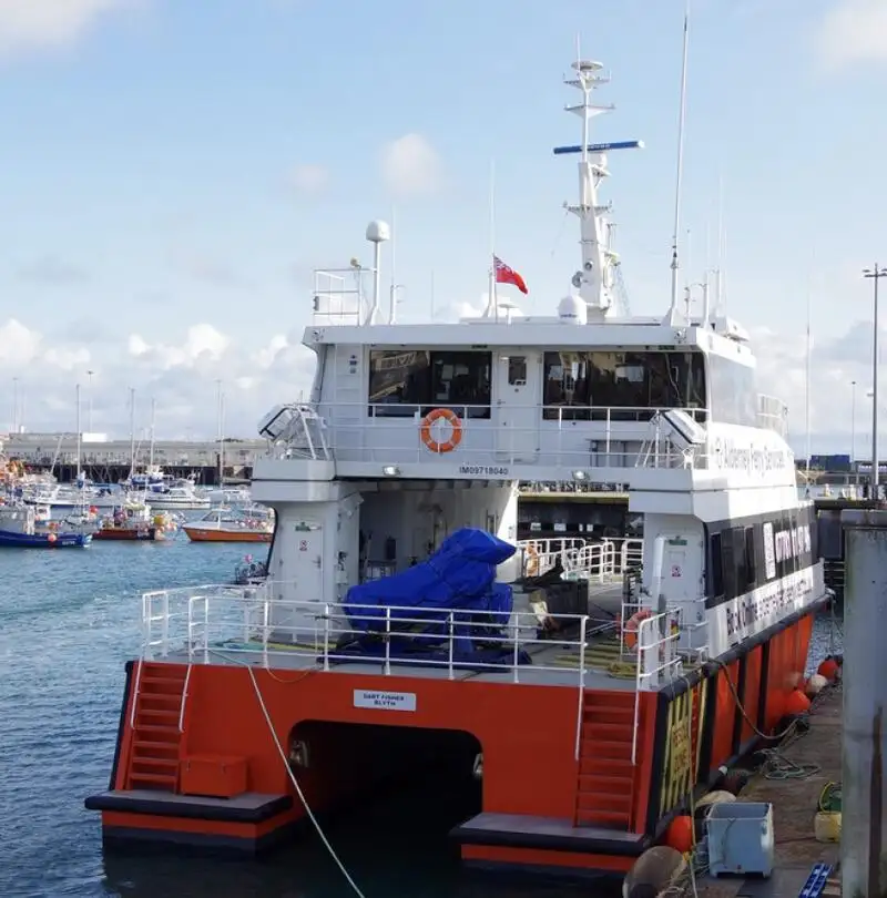 Контейнеровоз за продан