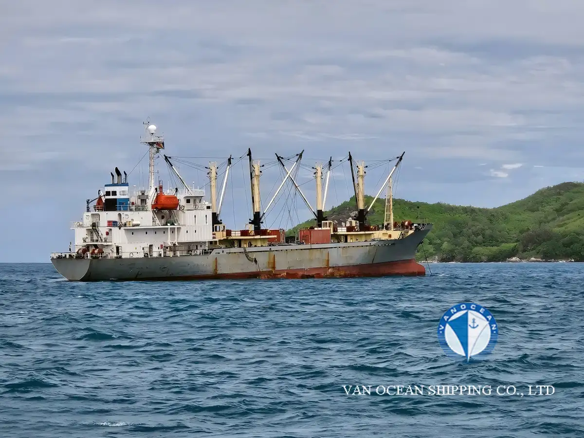 Хладилен кораб за продан