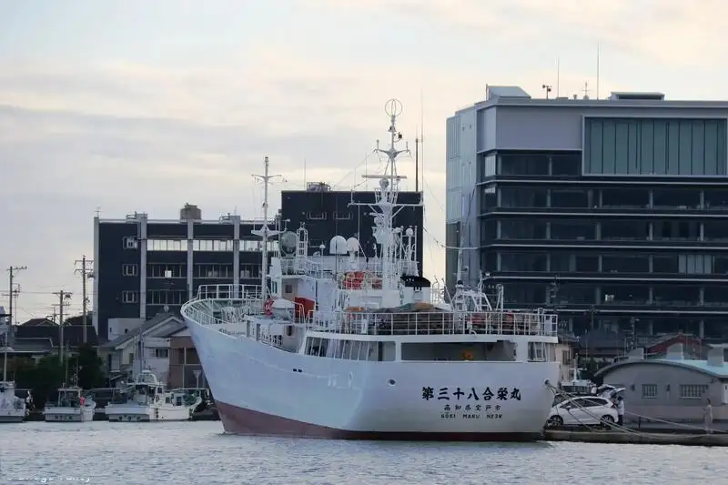 Риболовен траулер за продан