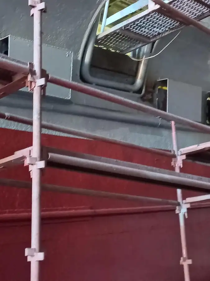 Кораб с парагади за продан