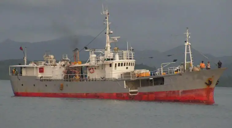 Кораб с парагади за продан