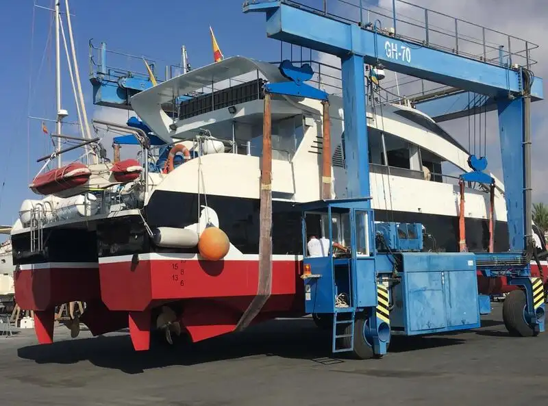 Моторен кораб за продан