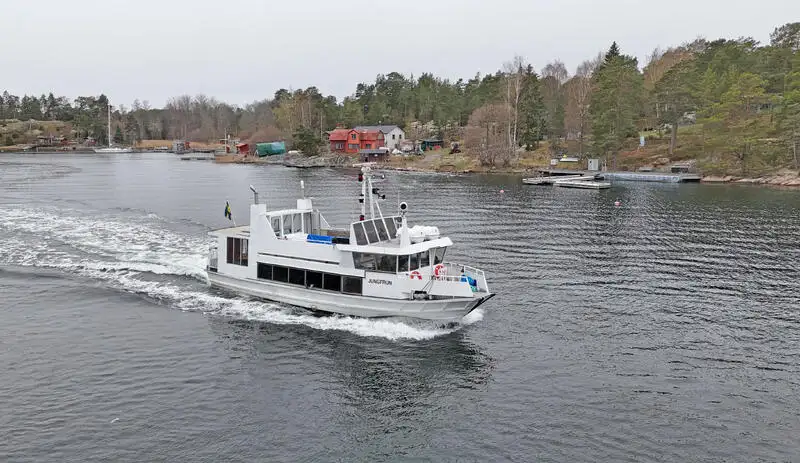 Моторен кораб за продан