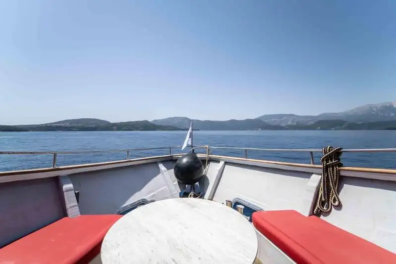 Моторен кораб за продан