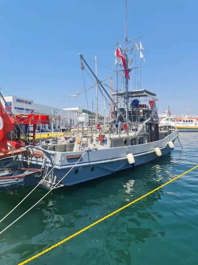 Пожарна лодка за продан