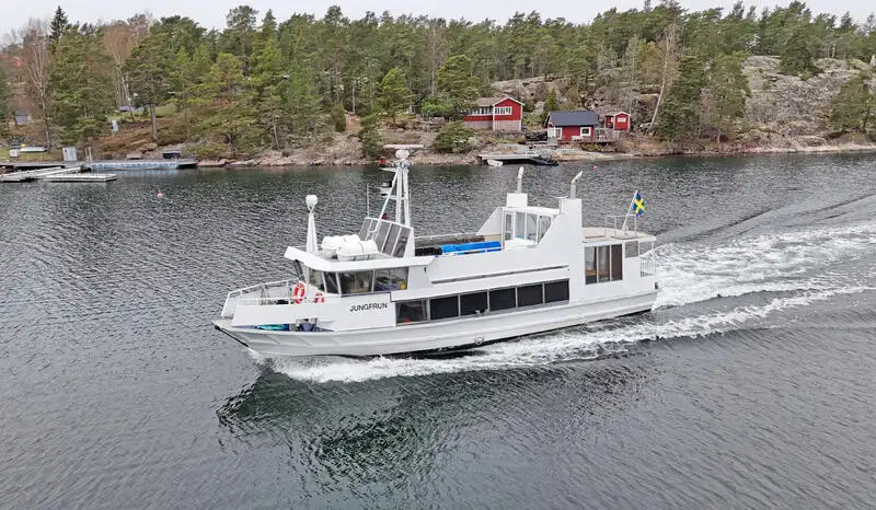 Моторен кораб за продан