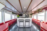 Моторен кораб за продан