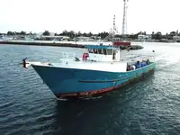 Кораб с парагади за продан