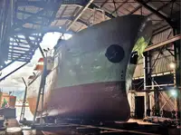 Кораб с парагади за продан