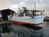 Кораб с парагади за продан