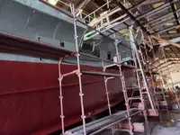 Кораб с парагади за продан