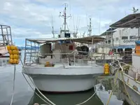 Кораб с парагади за продан