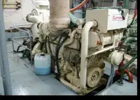 Кораб с парагади за продан