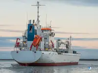 Хладилен кораб за продан