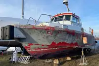 Пожарна лодка за продан